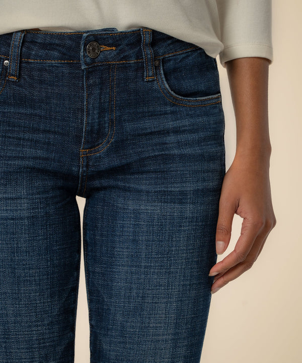 Amy Crop Straight Leg in Acknowledging Wash