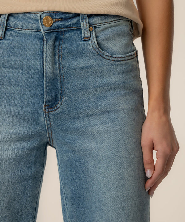 Pattie High Rise Straight Leg in Outstanding Wash