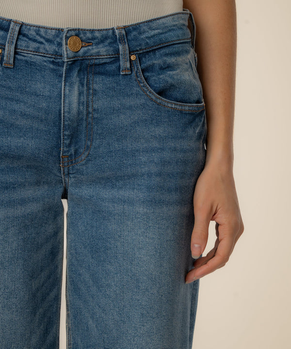 Selena Baggy Low Rise Straight Leg, Exclusive in Solving Wash