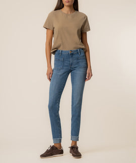 Amy Crop Straight Leg in Attractive Wash